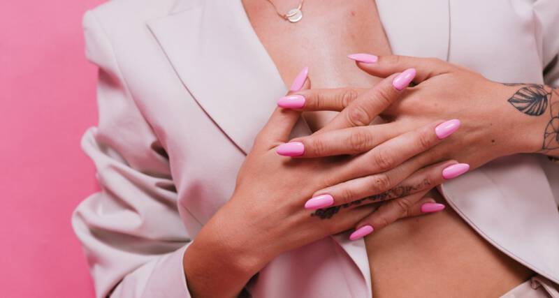 Trendy na modne paznokcie 2023 - barbiecore nails Trendy na modne paznokcie 2023 - barbiecore nails