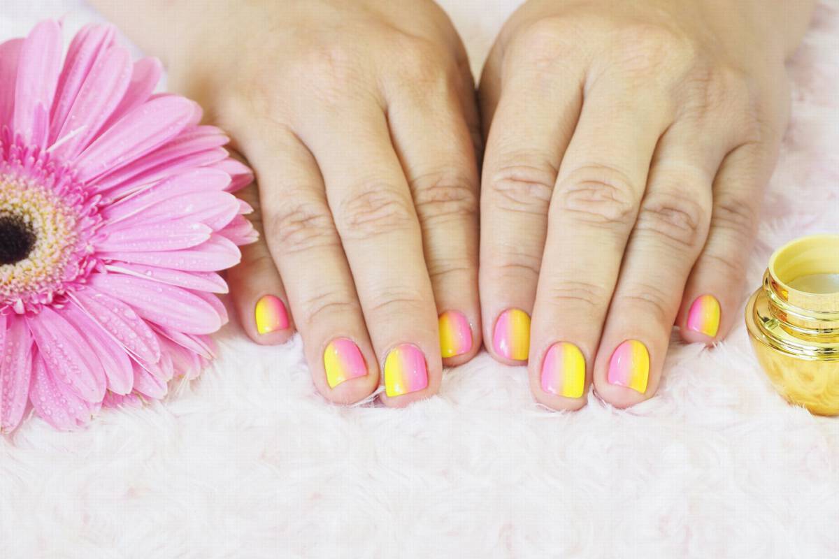 Paznokcie neonowe ombre Paznokcie neonowe ombre