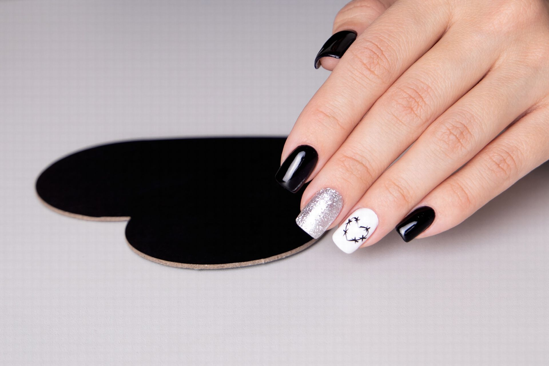 Paznokcie walentynkowe - zdjęcia, inspiracje