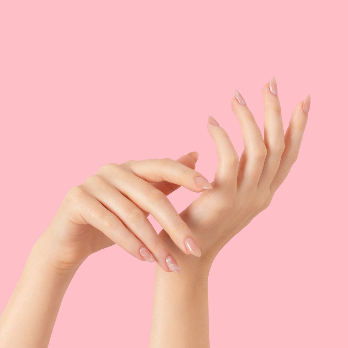 Inspiracje na błyszczące paznokcie