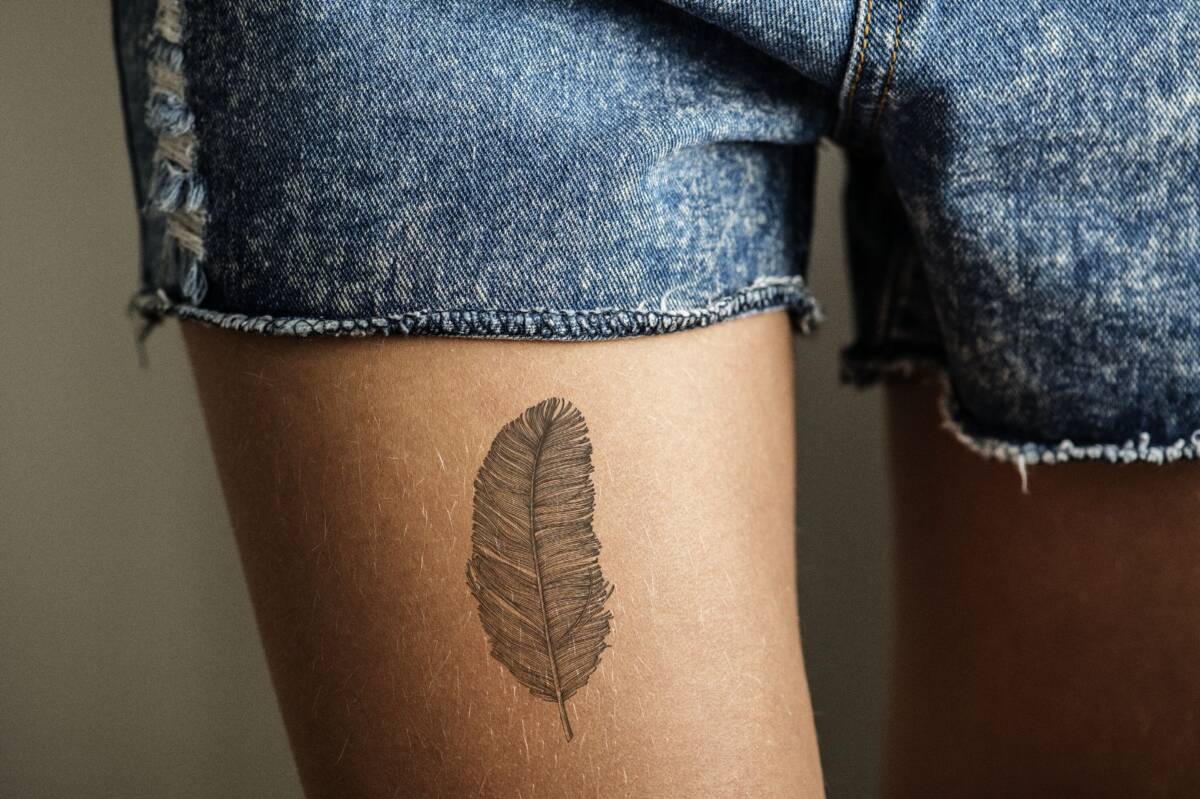 Tatuaż z piórkiem