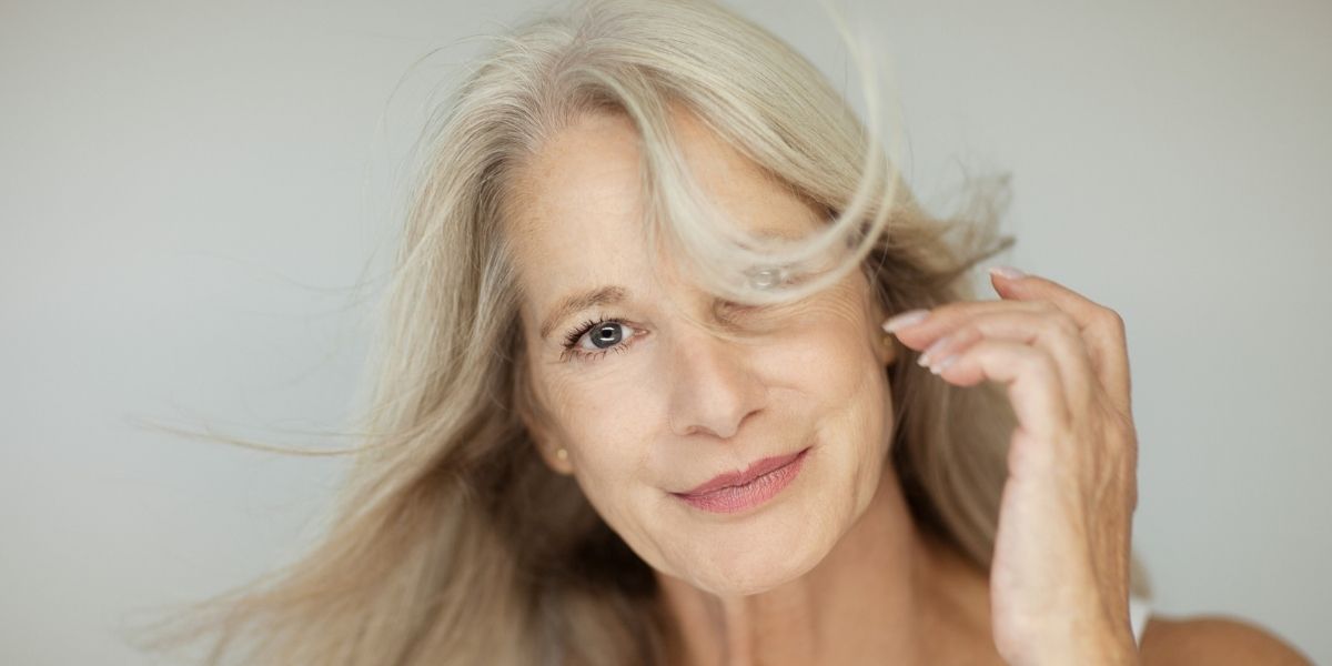 Modne krótkie fryzury dla 50-latki