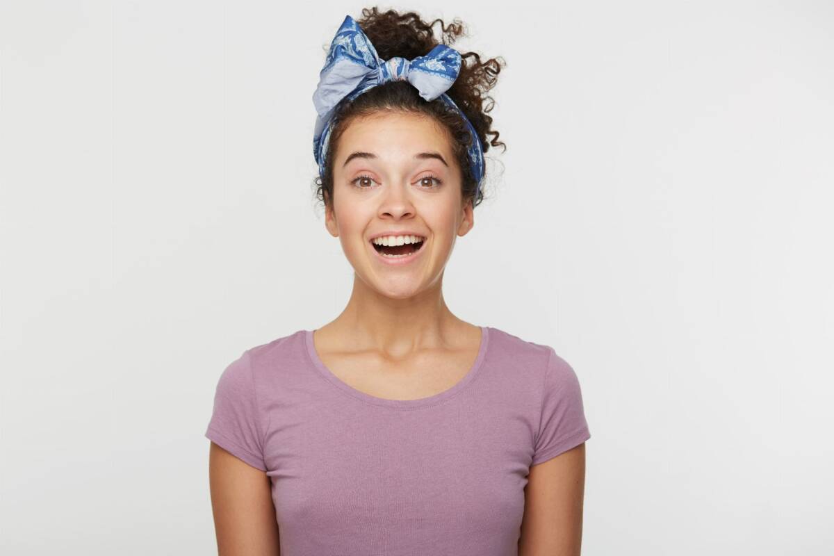 Fryzury na tłuste włosy: materiałowa opaska Fryzury na tłuste włosy: materiałowa opaska