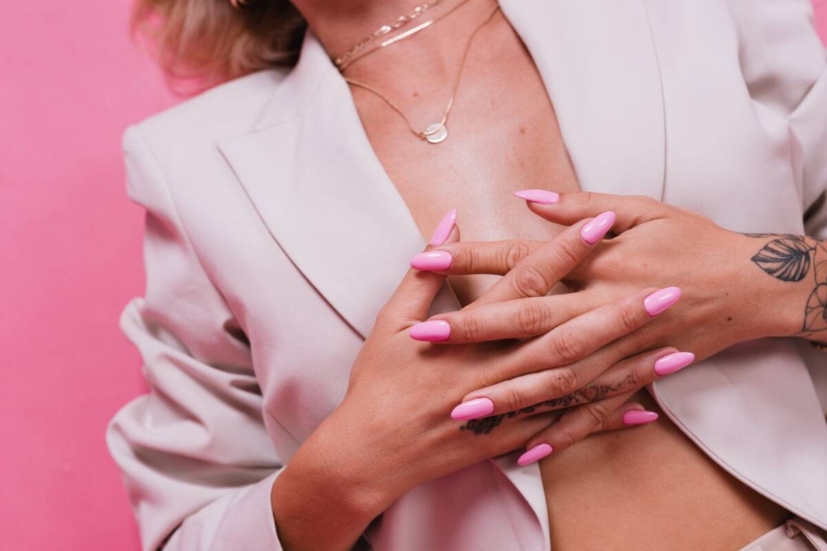 Różowe paznokcie inspiracja wiosna 2023