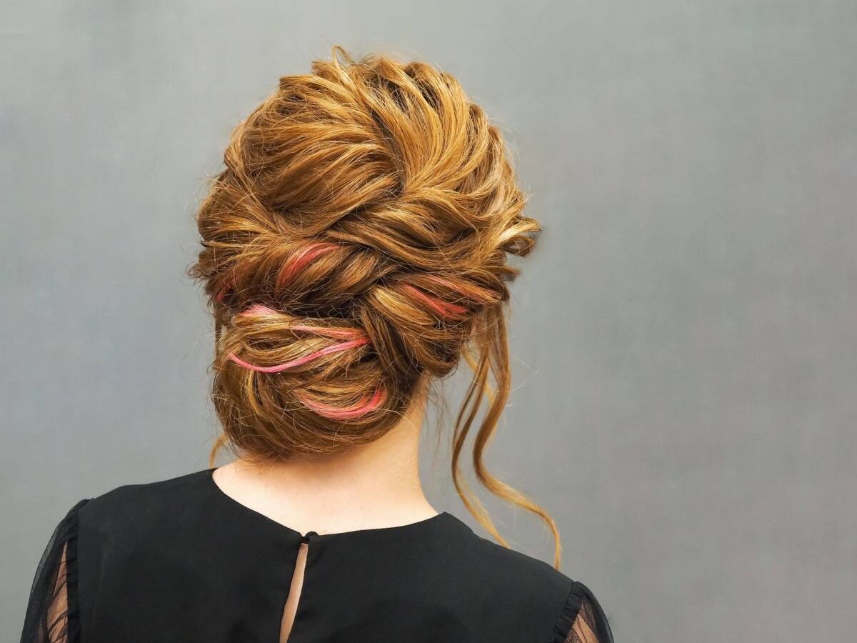 Szybkie fryzury do pracy: messy bun Szybkie fryzury do pracy: messy bun