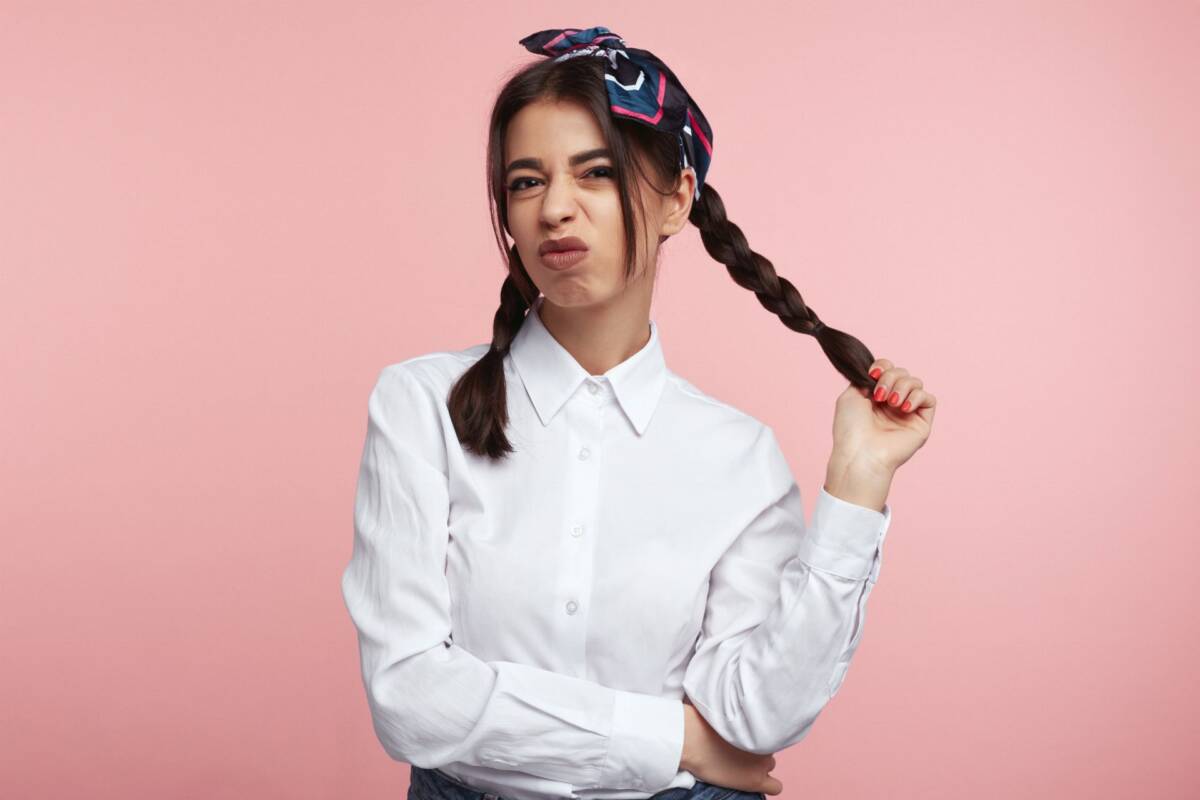 Fryzury na tłuste włosy: materiałowa opaska Fryzury na tłuste włosy: materiałowa opaska