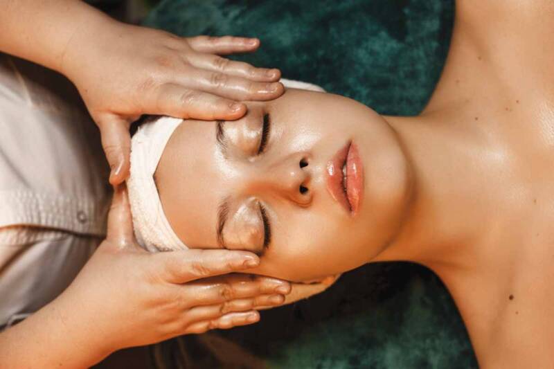 Masaż twarzy - prosty sposób na zredukowanie zmarszczek i ujędrnienie skóry fr Masaż twarzy - prosty sposób na zredukowanie zmarszczek i ujędrnienie skóry