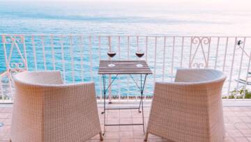 Naturalne meble na balkon – jakie produkty wybrać?