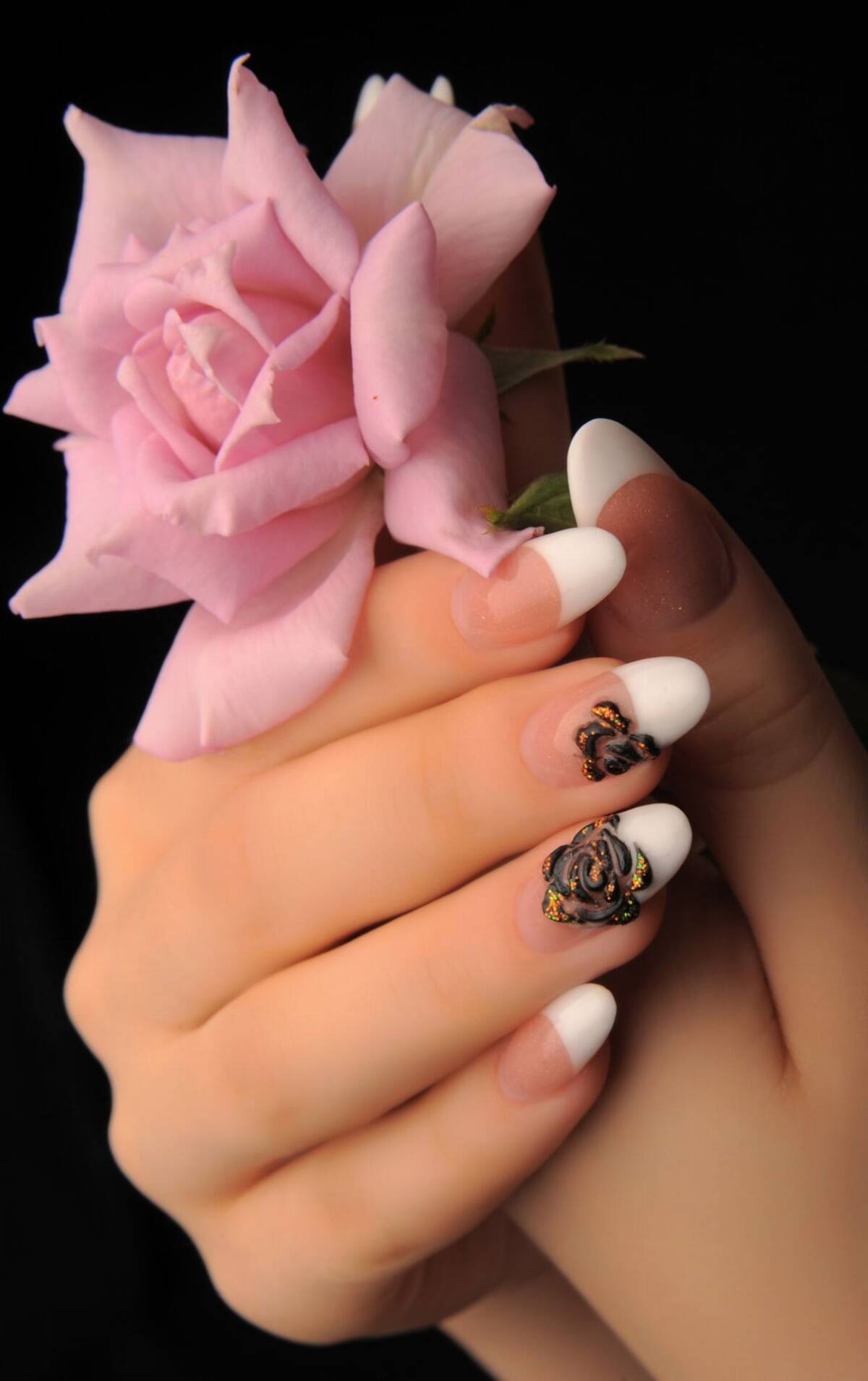 Kwiaty na paznokciach ręcznie malowane Kwiaty na paznokciach ręcznie malowane