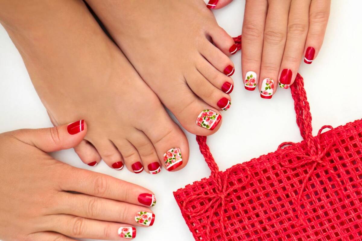 Kwiaty na paznokciach ręcznie malowane Kwiaty na paznokciach ręcznie malowane