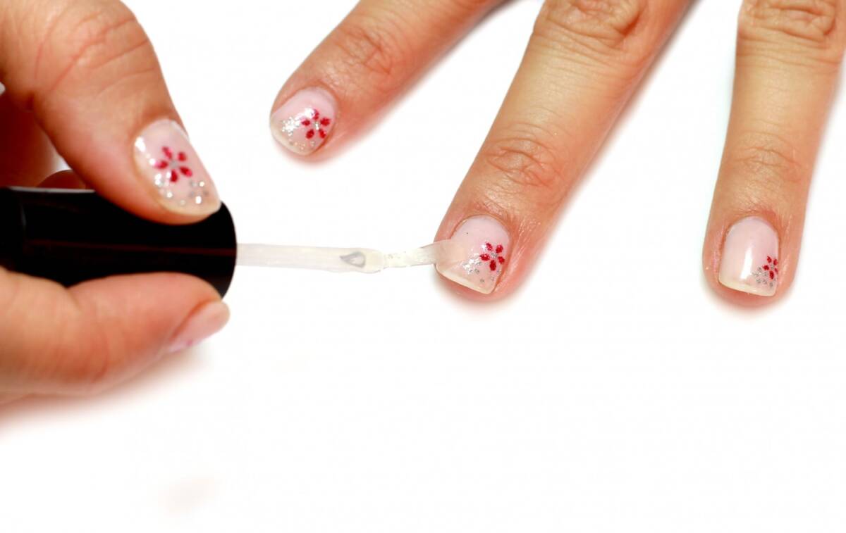 Delikatne kwiaty paznokciach Delikatne kwiaty paznokciach