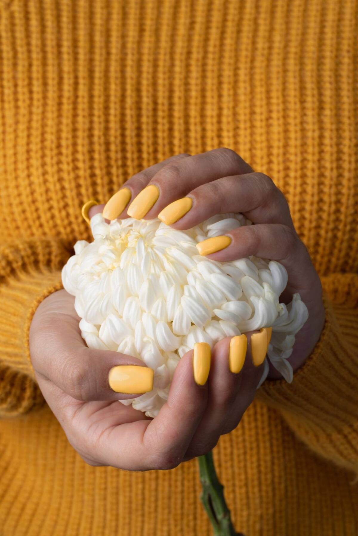 Wakacyjne paznokcie 2023 - żółte paznokcie Wakacyjne paznokcie 2023 - żółte paznokcie