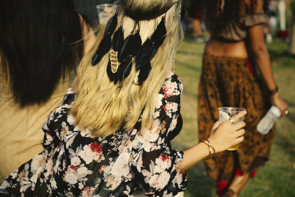 Fryzury festiwalowe z dodatkami