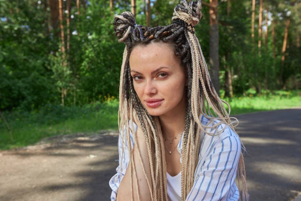 Warkocze z koczkami typu Space buns Warkocze z koczkami typu Space buns