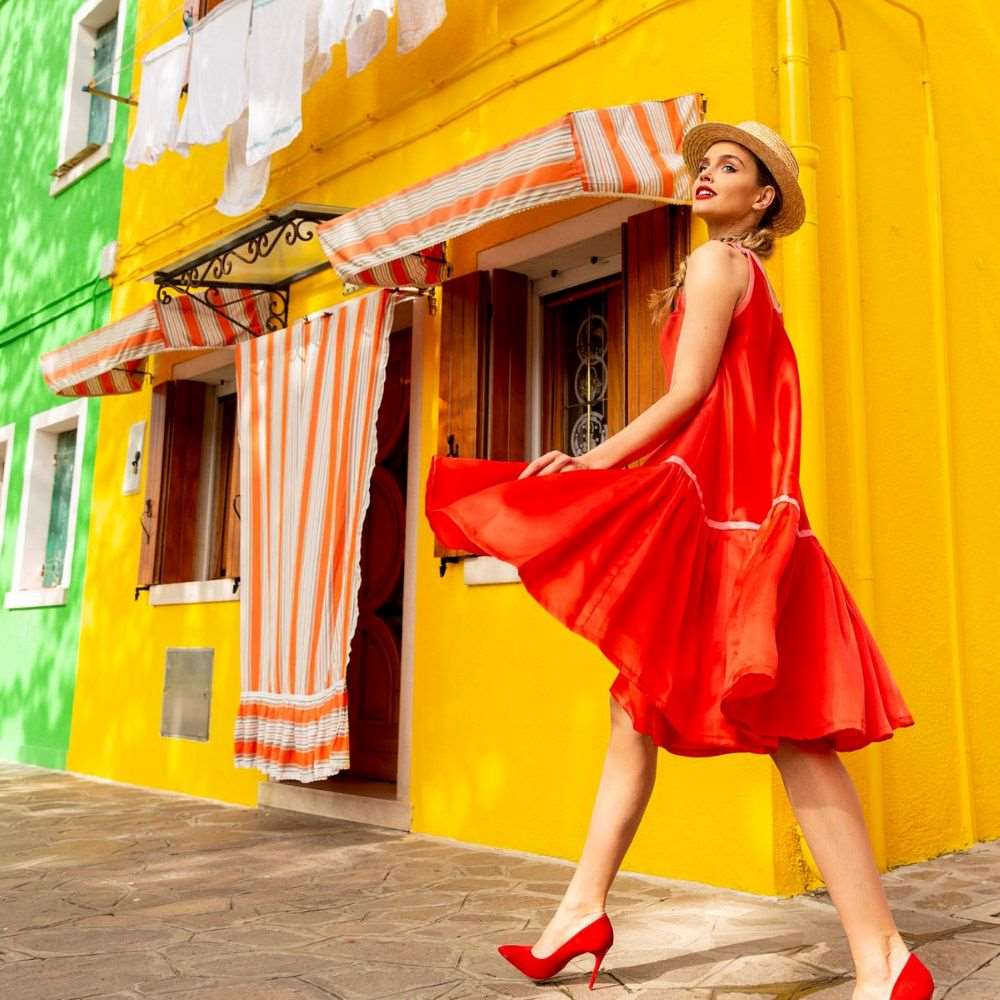 dziewczyna w kapeluszu/Freepik dziewczyna w kapeluszu