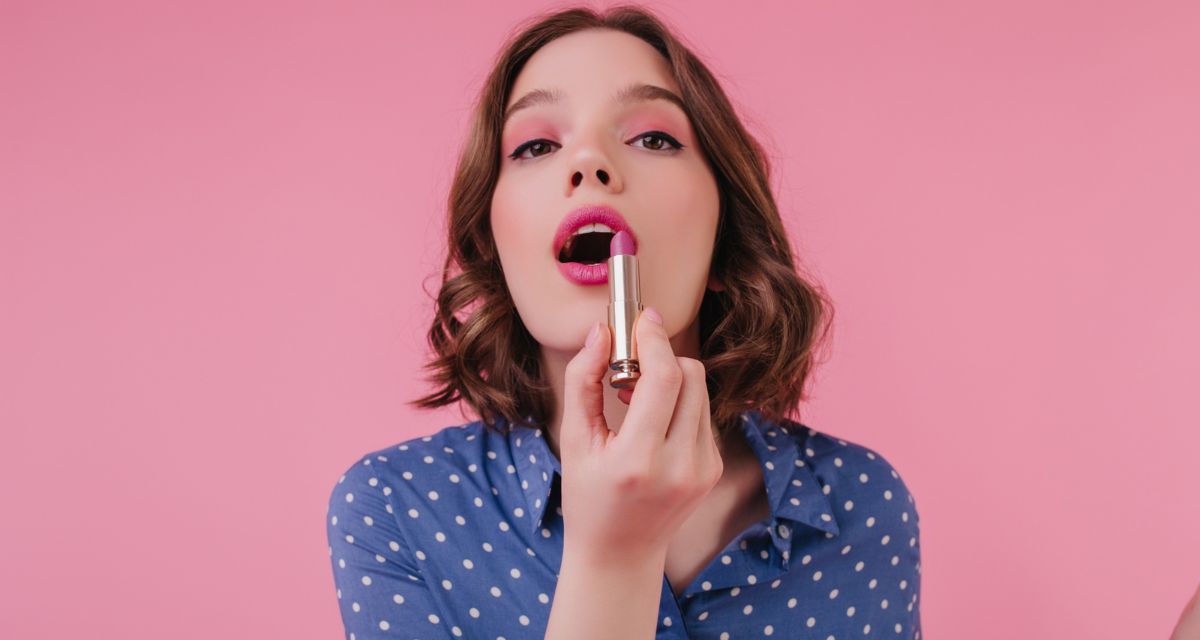różowa szminka