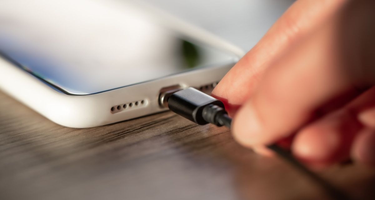 niebezpieczeństwo utraty danych przez telefon podczas ładowania przez publiczne ładowarki fr niebezpieczeństwo utraty danych przez telefon podczas ładowania przez publiczne ładowarki