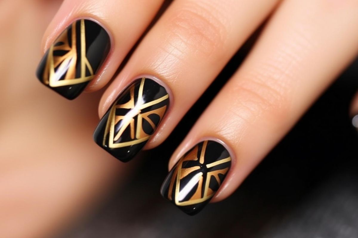 elegancki czarny manicure