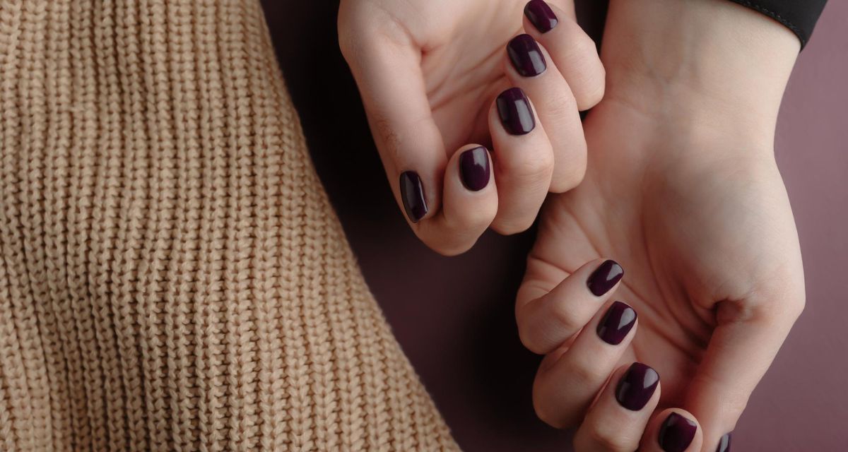 kolor mlecznej czekolady na paznokciach