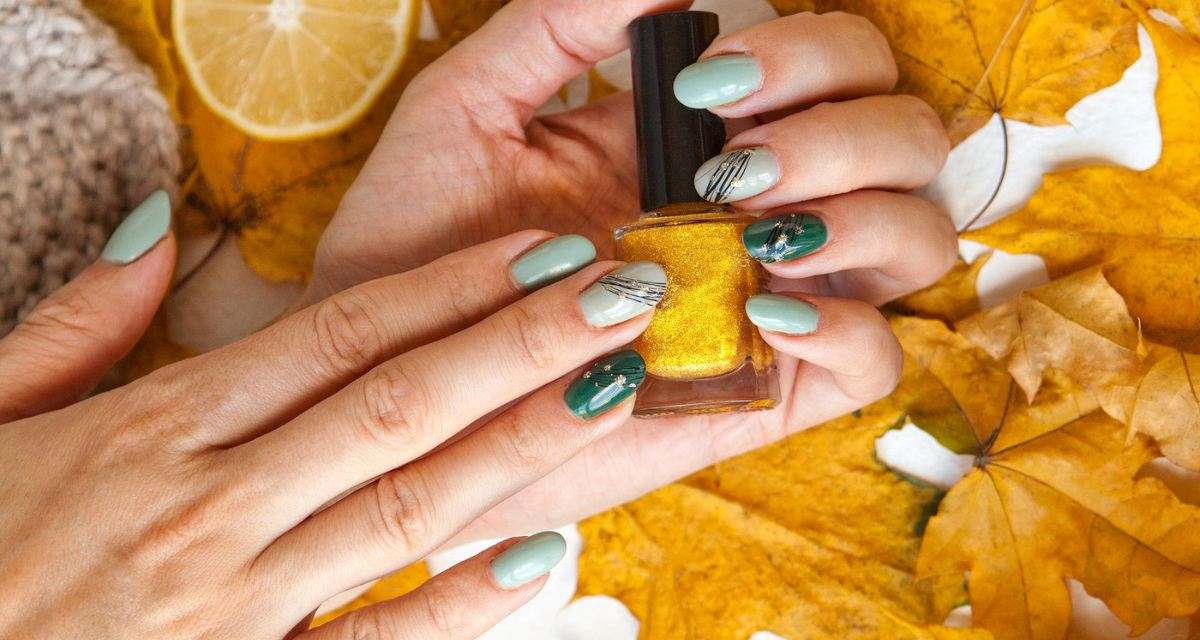 zielono-złoty manicure