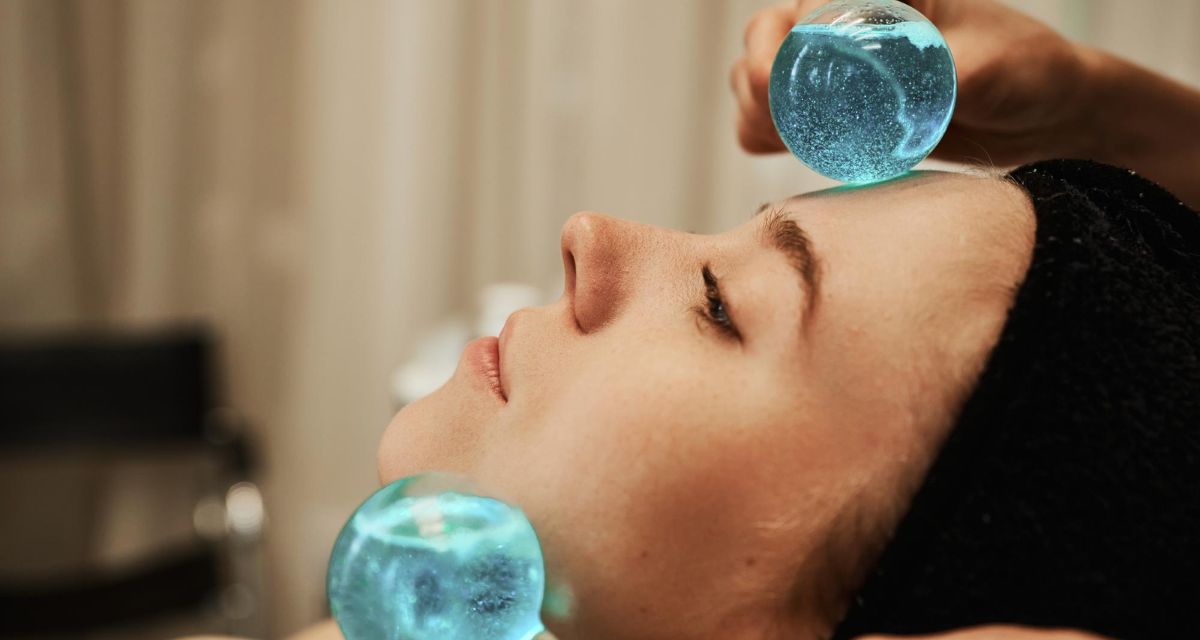 masaż twarzy Freepik masaż twarzy