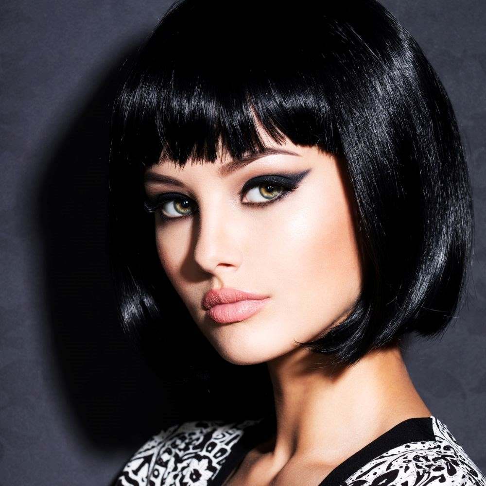 fryzura bubble bob z grzywką Freepik fryzura bubble bob z grzywką