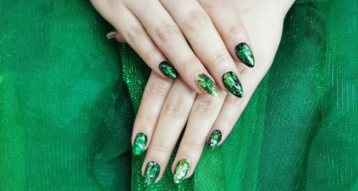 zielony manicure