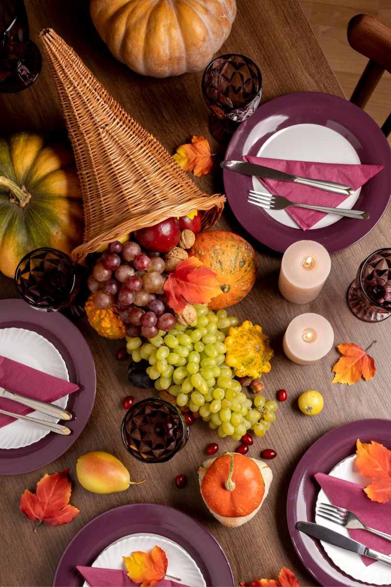 jesienny stół z dekoracjami