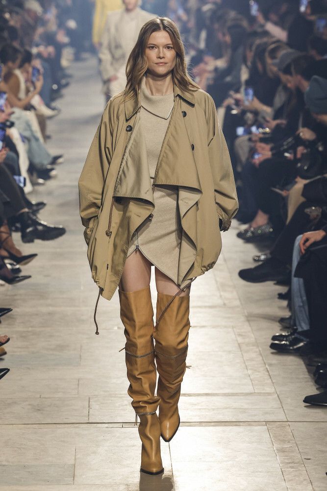 beżowa kurtka Isabel Marant moda na jesień 2023