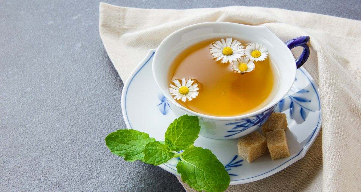 rumianek na ból brzucha Freepik rumianek na ból brzucha