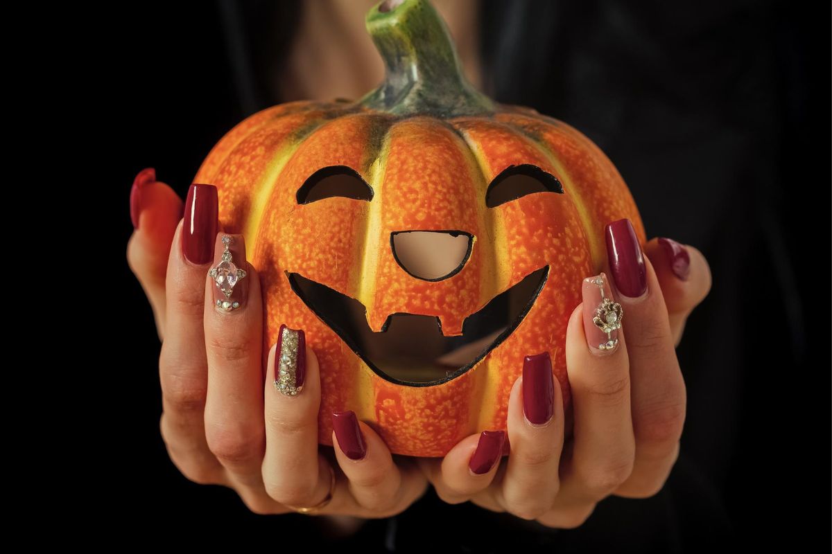 paznokcie z ozdobami 3D na Halloween