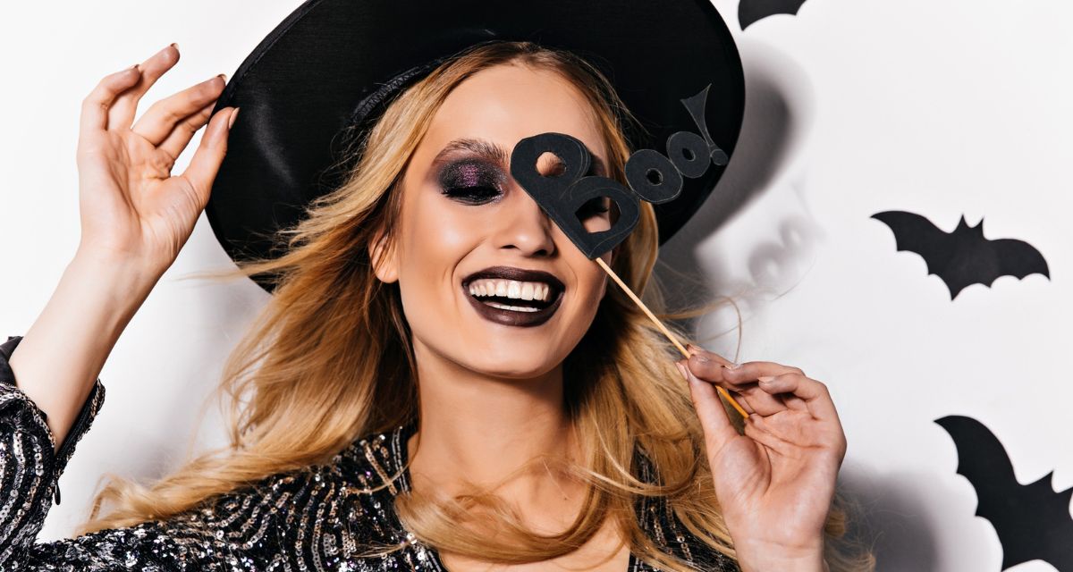 prosty makijaż na Halloween wiedźma Freepik prosty makijaż na Halloween wiedźma