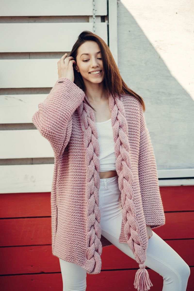 kardigan modny sweter 2023 na jesień