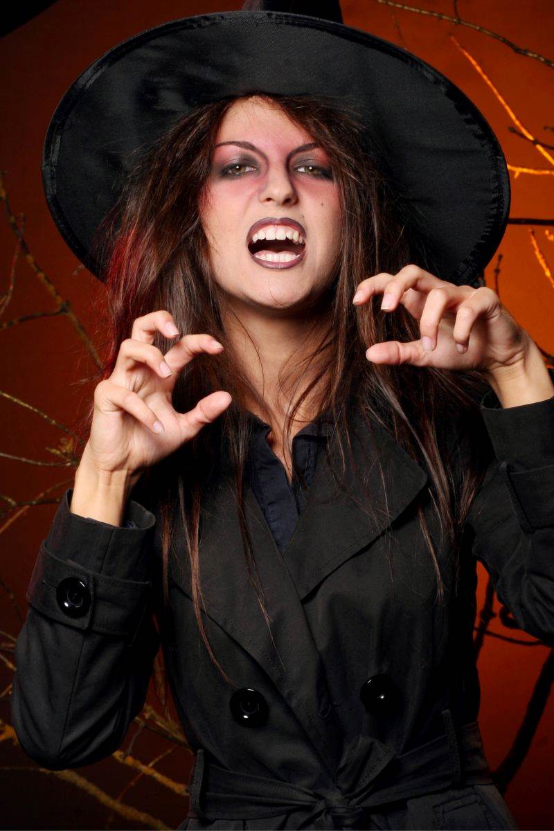 Halloweenowy make up na imprezę Freepik Halloweenowy make up na imprezę