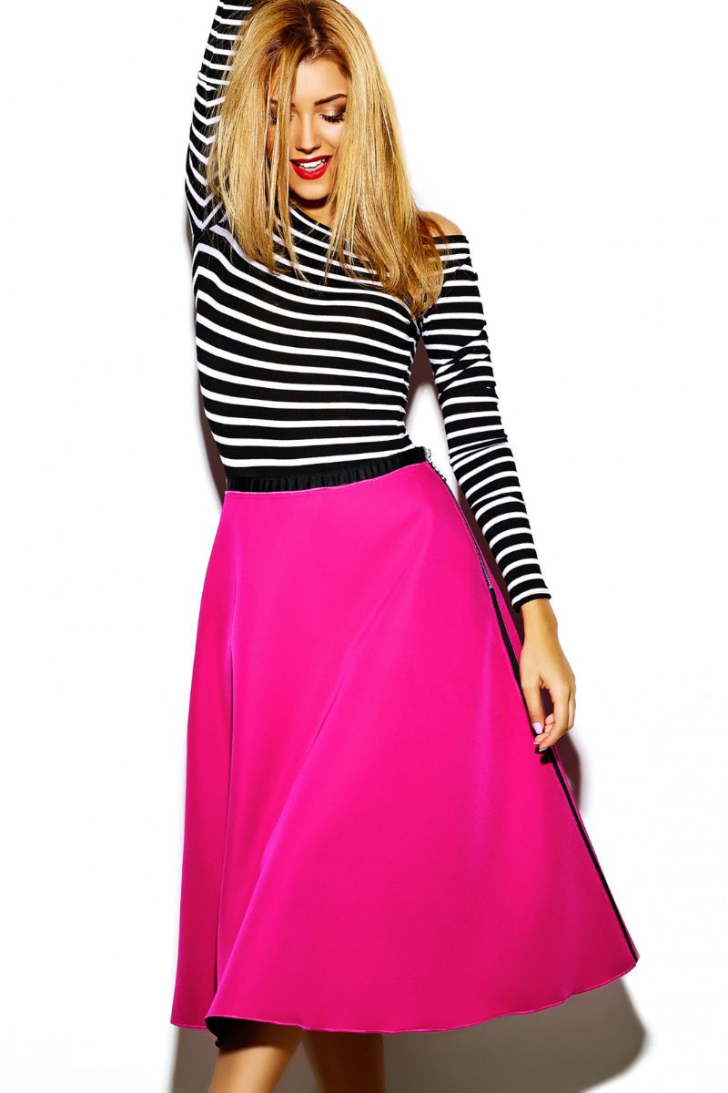 spódnica trapezowa w kolorze fuksji