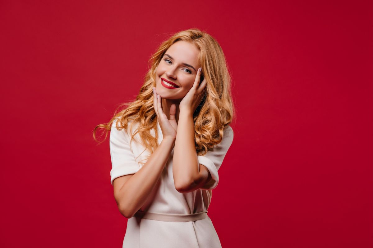 blond z rudymi refleksami