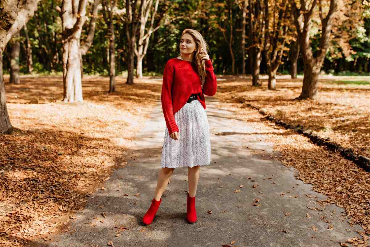 czerwone modne botki na jesień