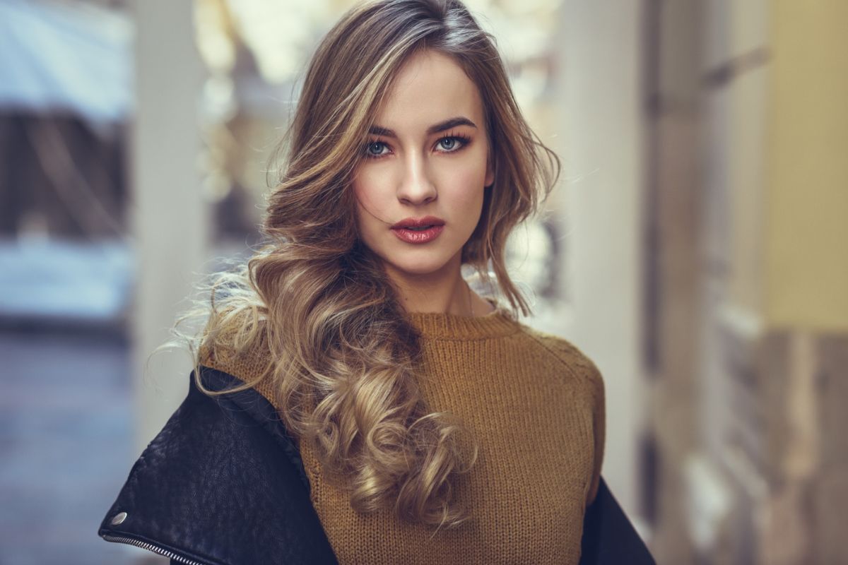 blond fryzura z refleksami Freepik blond fryzura z refleksami