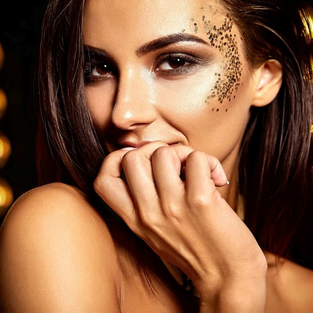 złota dekoracji twarzy na imprezę Freepik złota dekoracji twarzy na imprezę