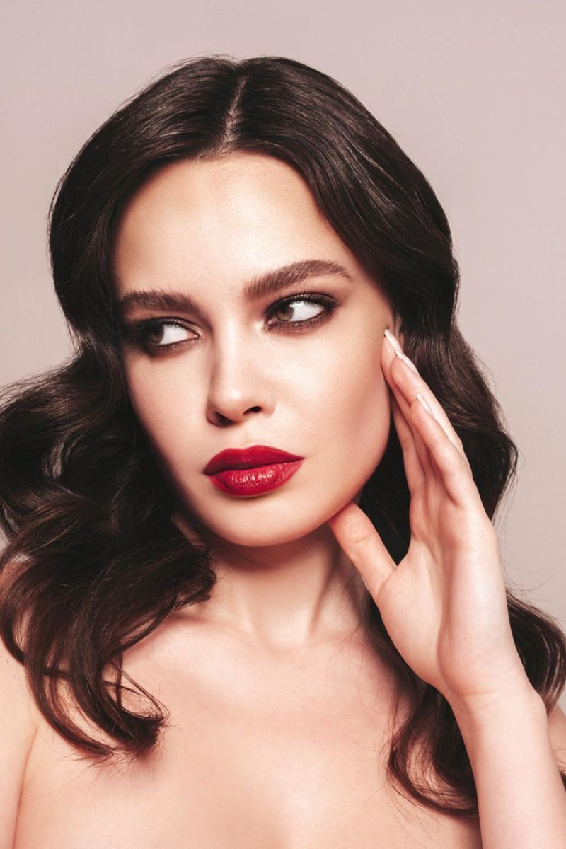 czerwona szminka na ustach Freepik czerwona szminka na ustach