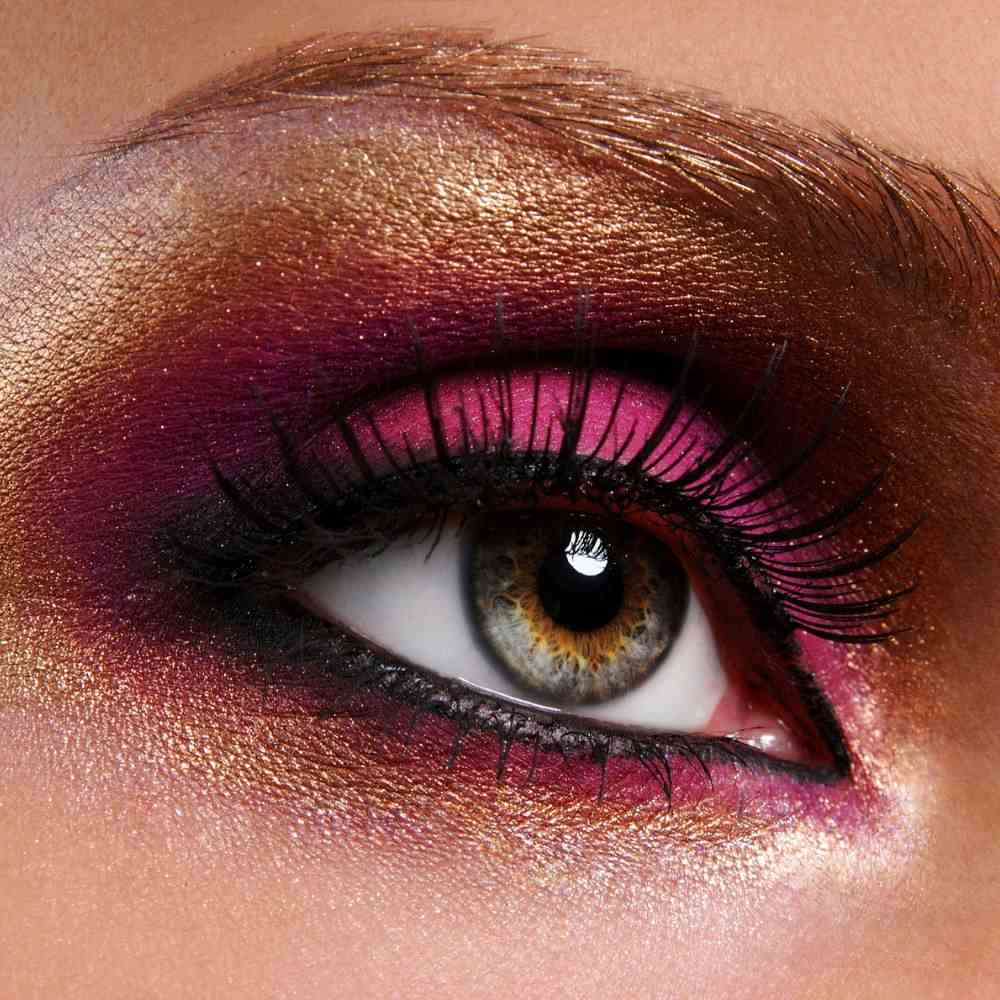 oko ze złotymi i różowymi cieniami Freepik oko ze złotymi i różowymi cieniami