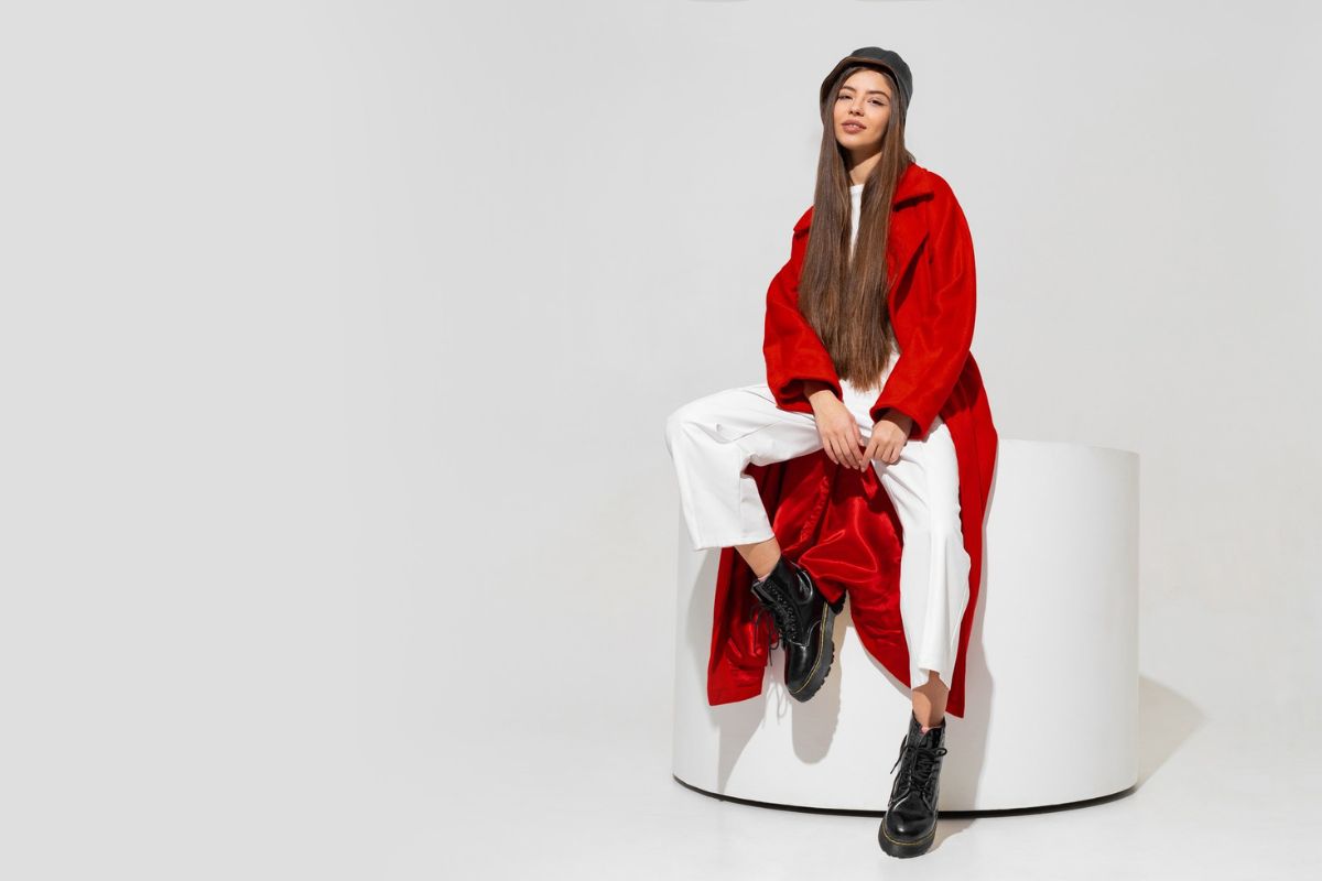 stylizacja z bielą i czerwienią Freepik stylizacja z bielą i czerwienią