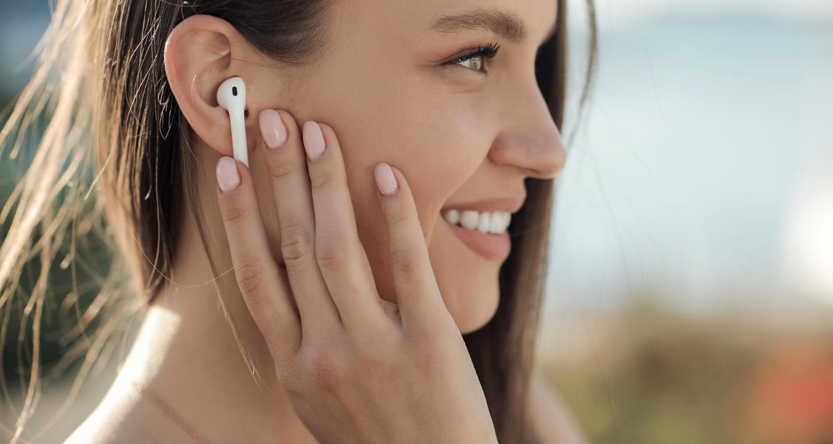 słuchawki douszne Freepik słuchawki douszne