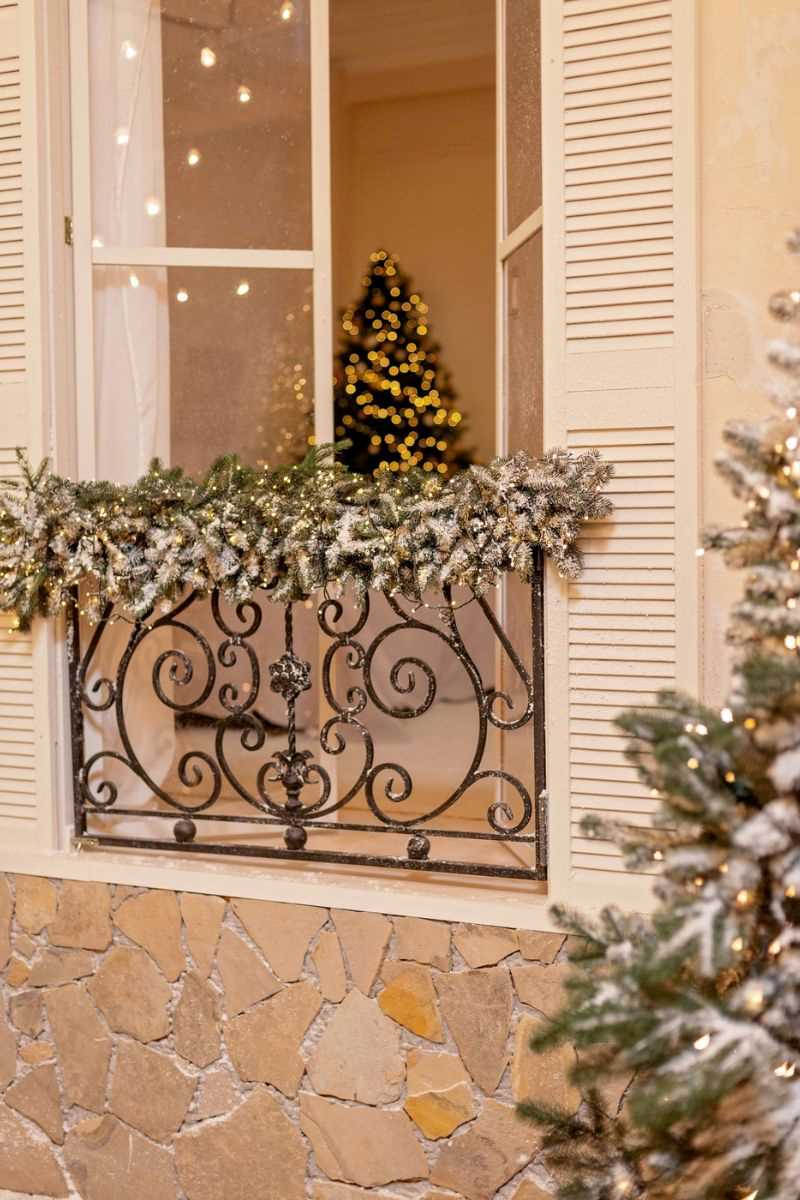 dekoracja balustrady balkonowej na Święta