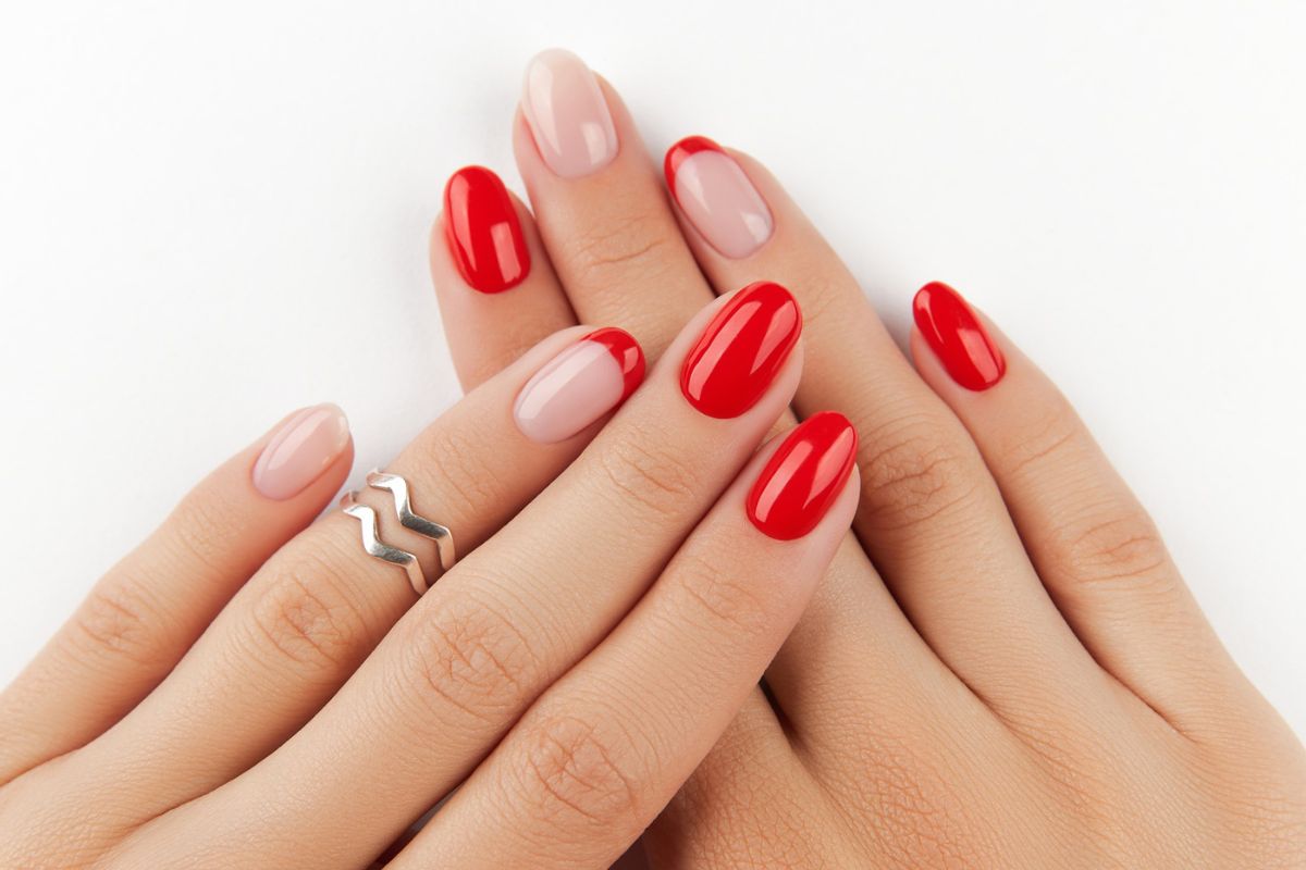 kolorowy french manicure Freepik kolorowy french manicure