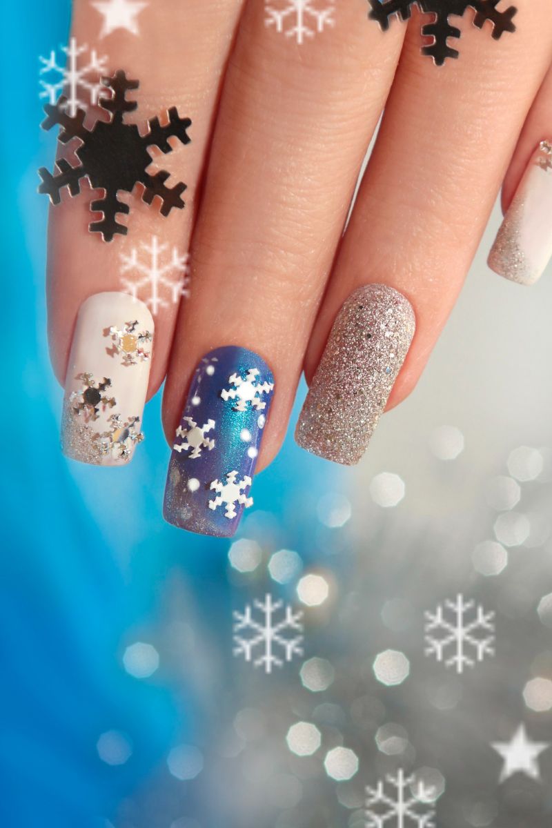 manicure w płatki śniegu