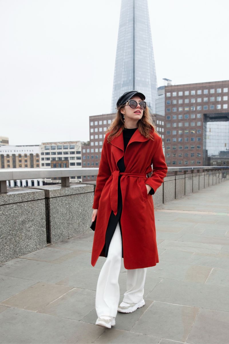 kolor cherry red w stylizacji casual Freepik kolor cherry red w stylizacji casual