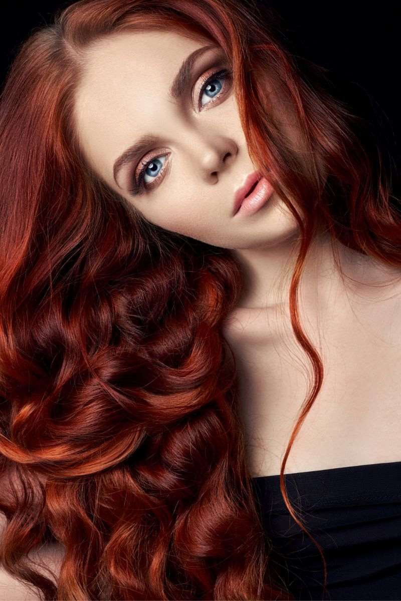 czerwone odcienie na włosach