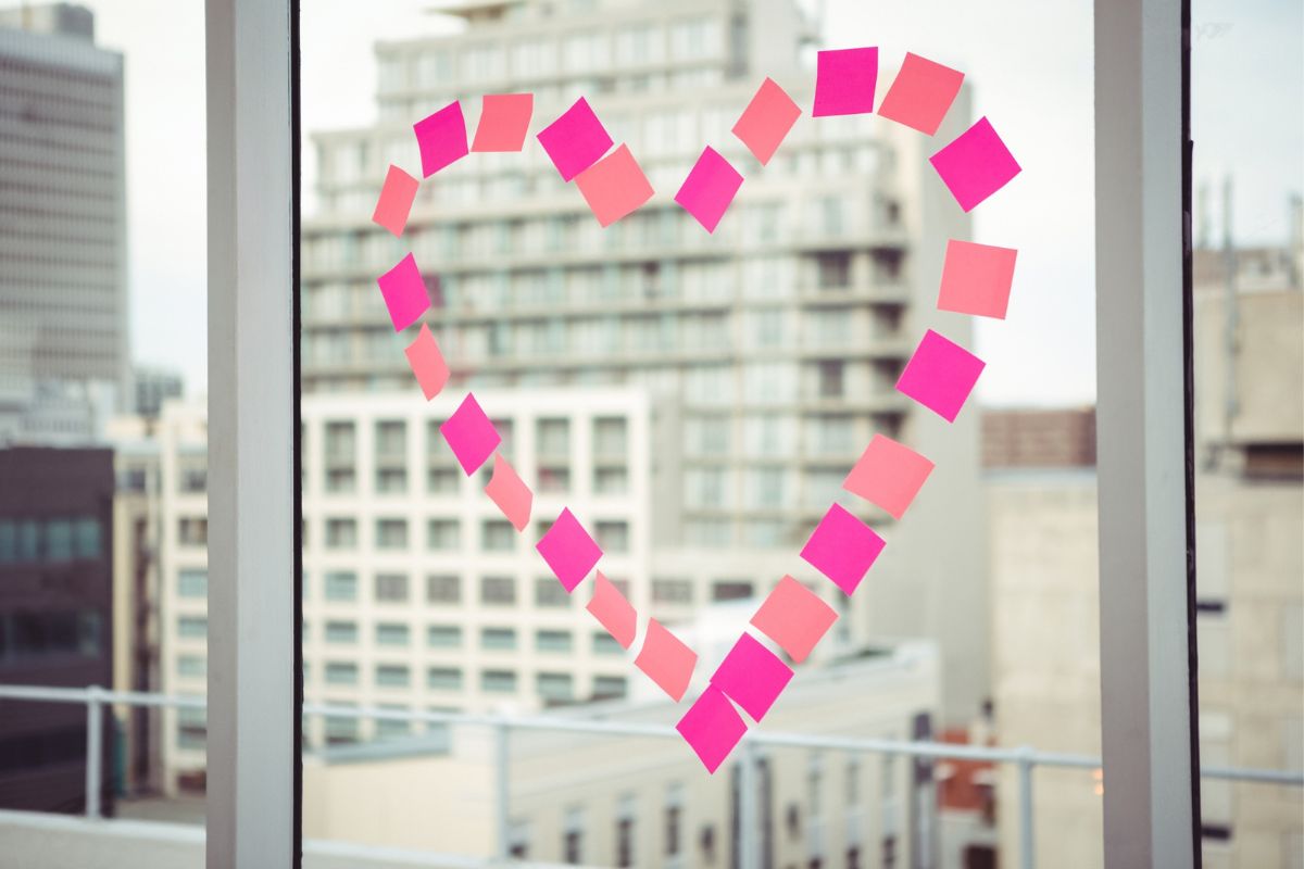 papierowe dekoracje Walentynkowe na okno
