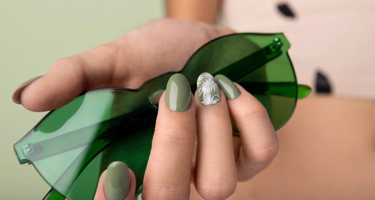 wiosenne paznokcie w kolorze zieleni